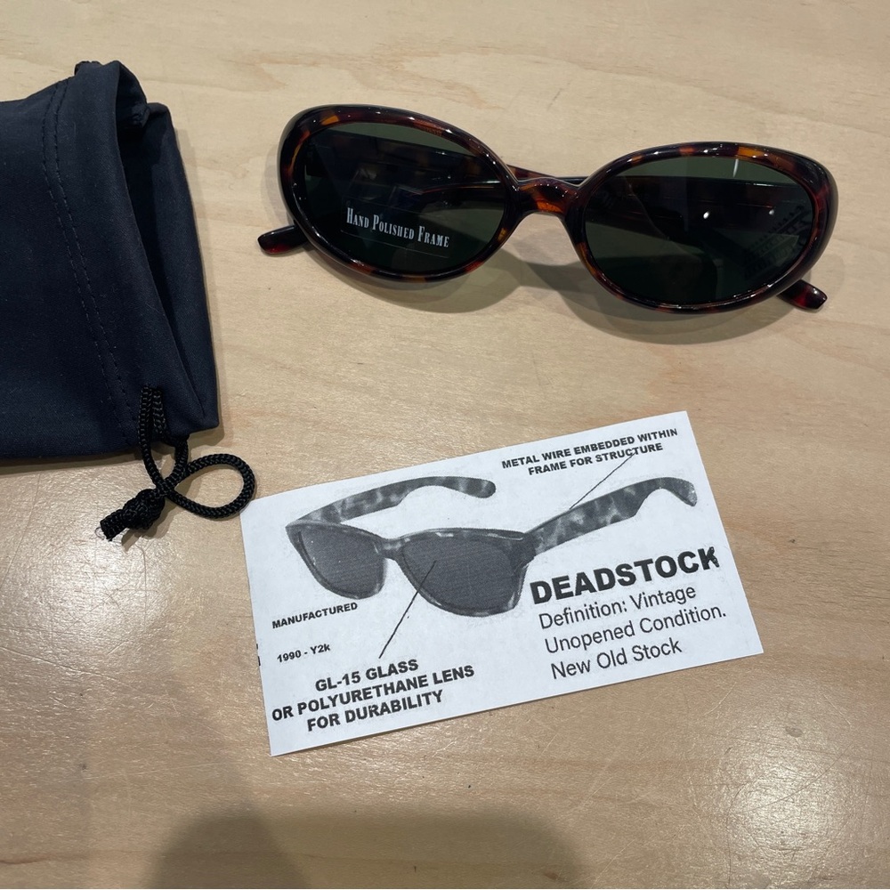 Deadstock vintage 90’s tortoise oval sunglasses